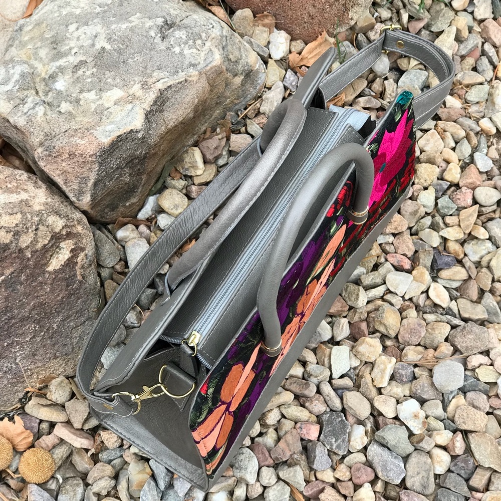 Genuine Leather Handbag floral embroidery - Picture 6 of 7